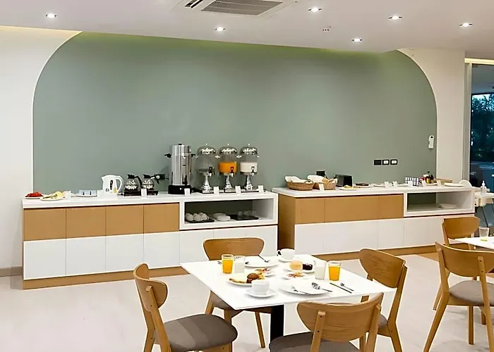 Pure Eleven 酒店